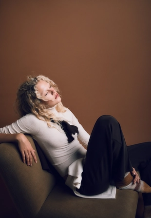 Базовый свитер гладкой вязки с высоким воротником- Заказать в России