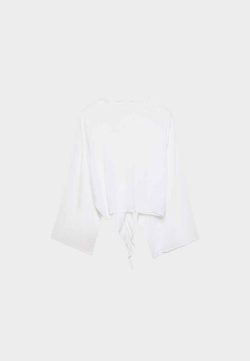 Легкая блузка с узлом