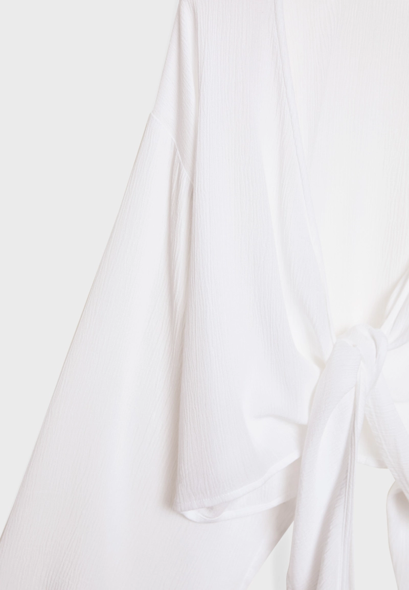 Легкая блузка с узлом