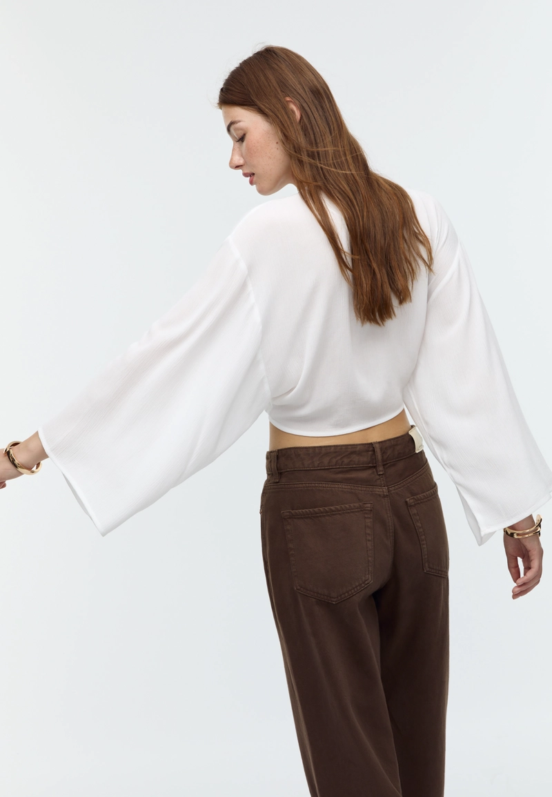 Легкая блузка с узлом