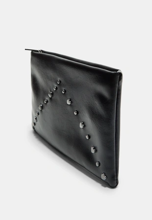 Косметичка из искусственной кожи с сердечками и заклепками- Заказать в России