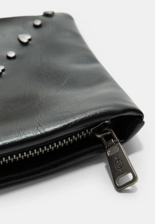 Косметичка из искусственной кожи с сердечками и заклепками- Заказать в России