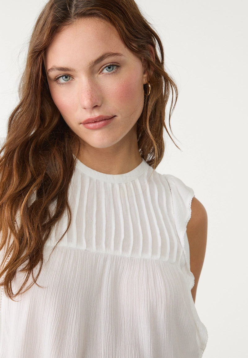 Блузка из струящейся ткани с воланами