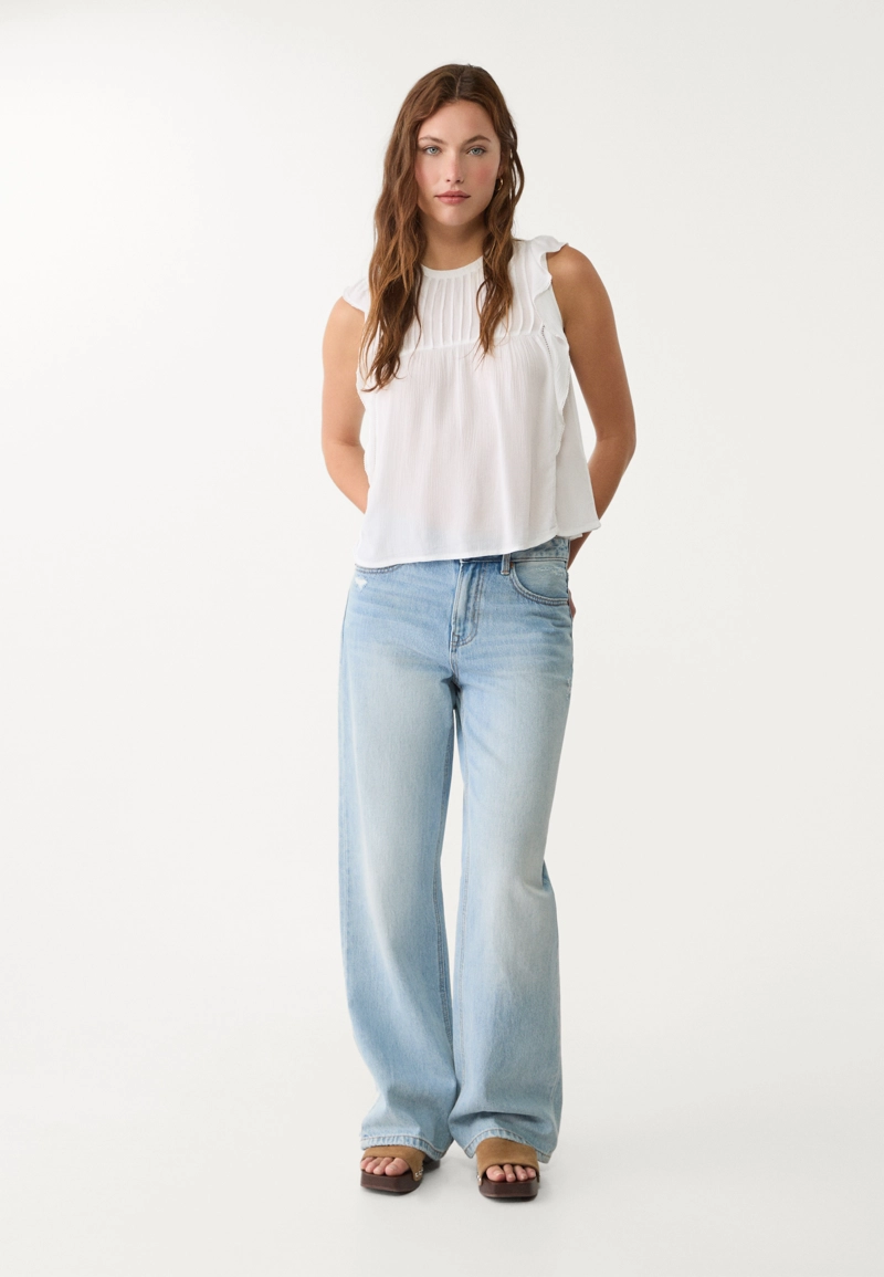 Блузка из струящейся ткани с воланами