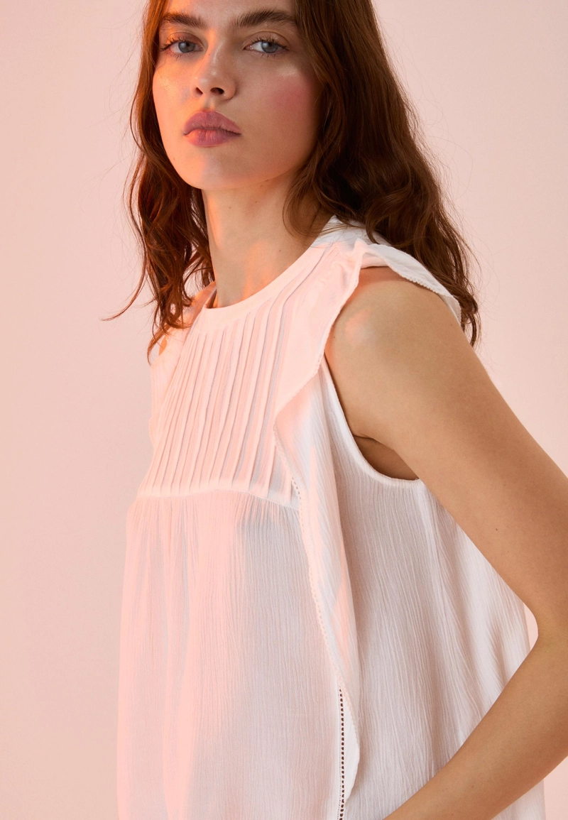 Блузка из струящейся ткани с воланами