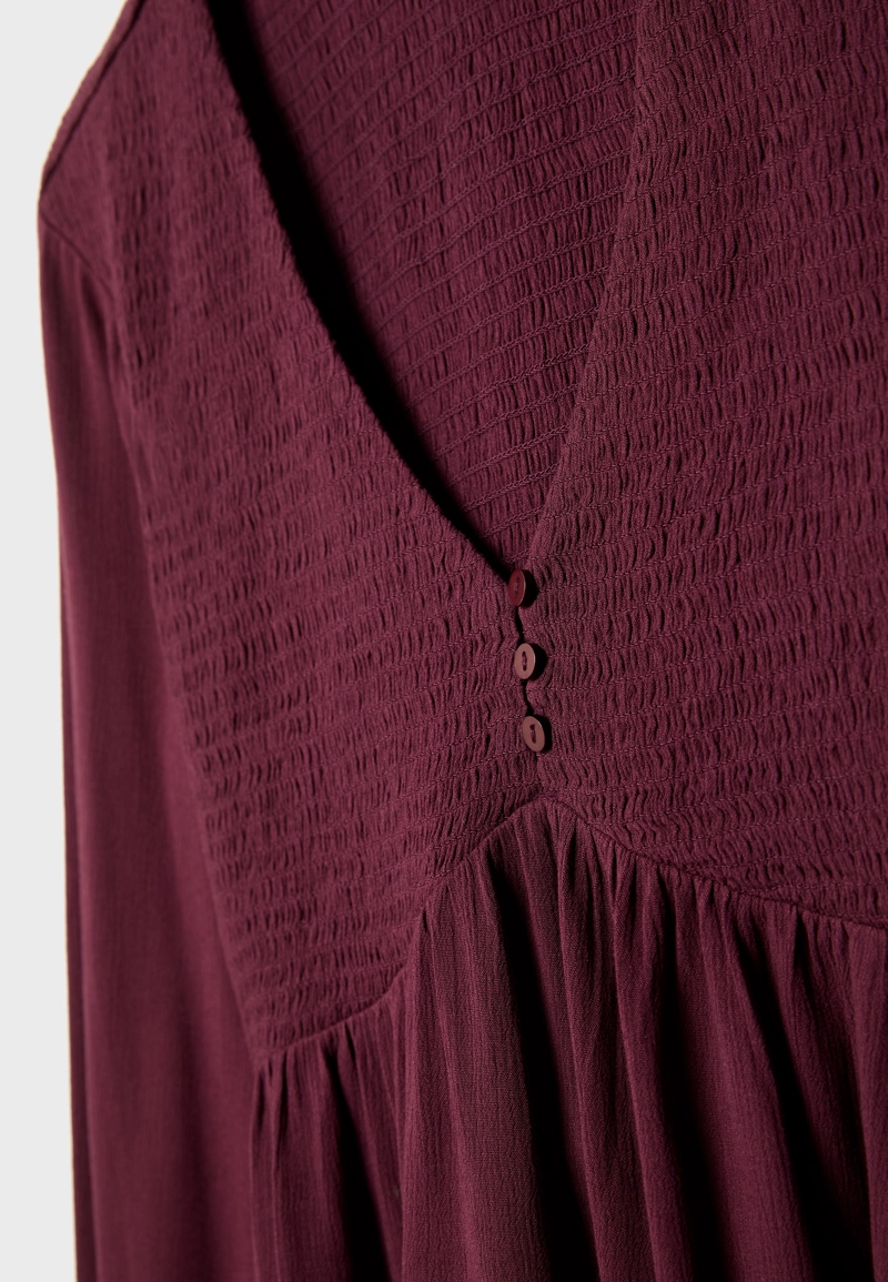 Легкая блузка с длинными рукавами