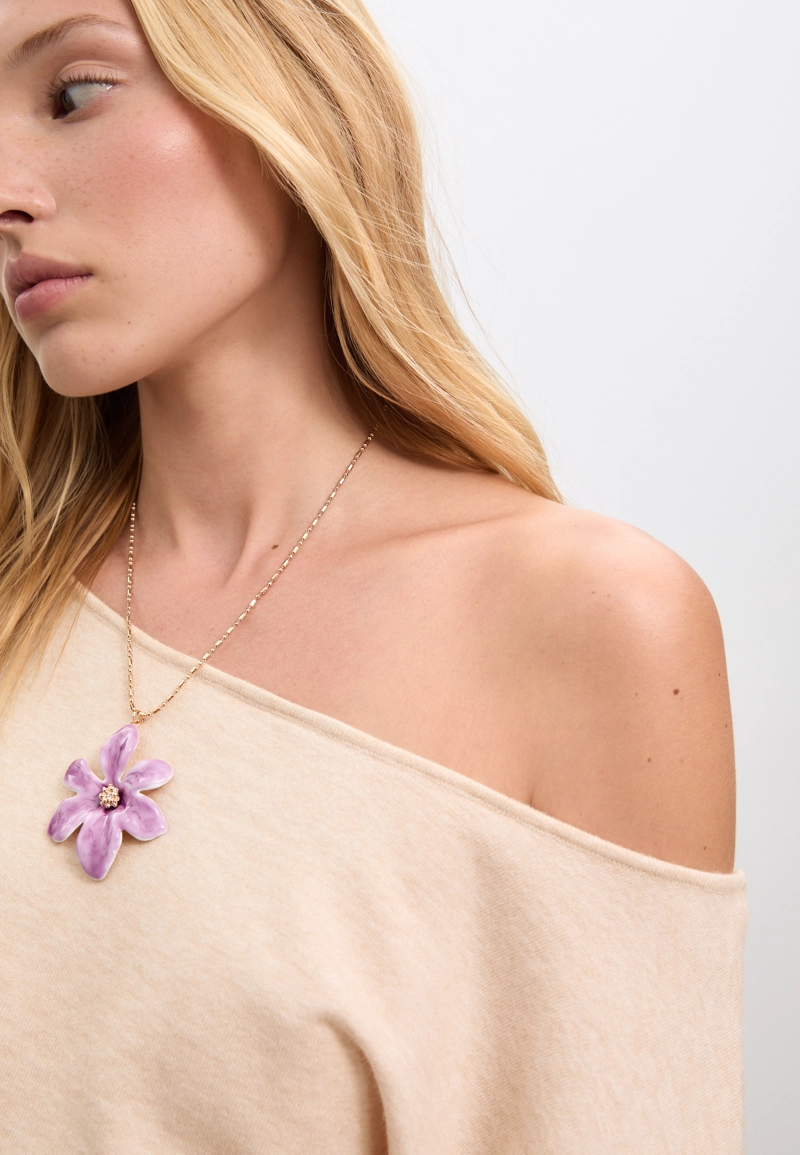 Трикотажный свитер с вырезом «лодочка»