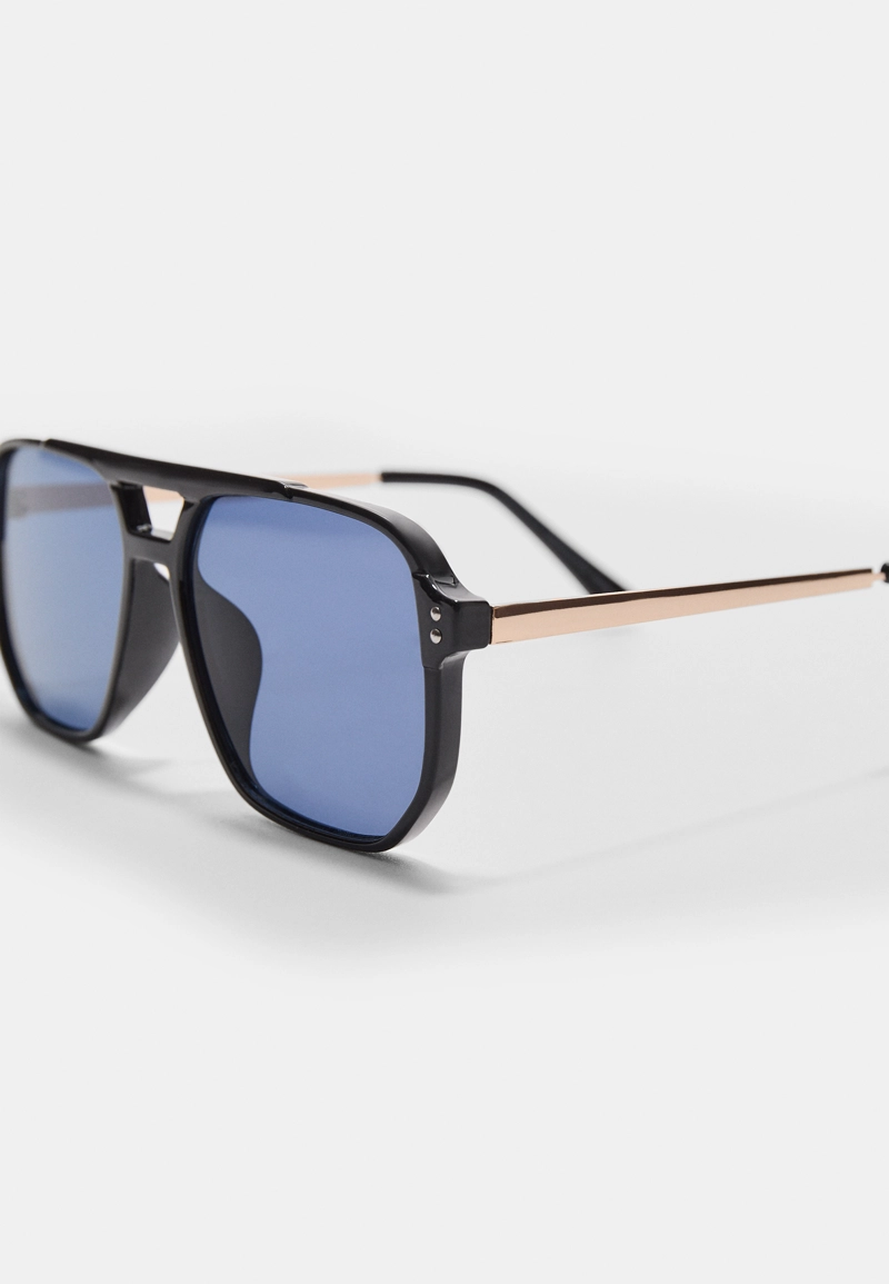 Винтажные солнцезащитные очки с цветными линзами