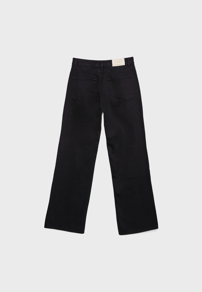 D92 Джинсы прямого широкого кроя