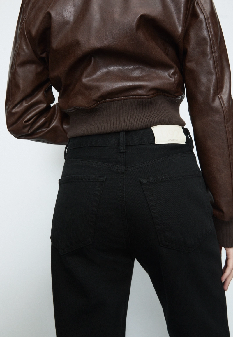 D92 Джинсы прямого широкого кроя