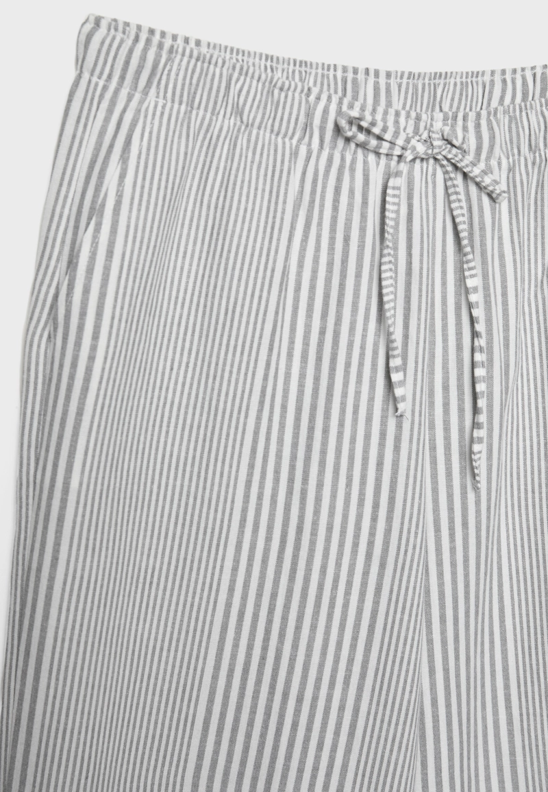 Легкие брюки в полоску с льняной тканью