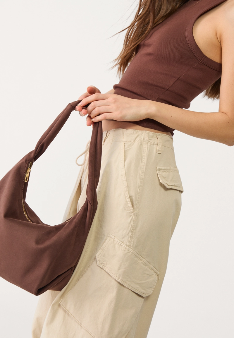 Сумка на плечо с детальной ручкой