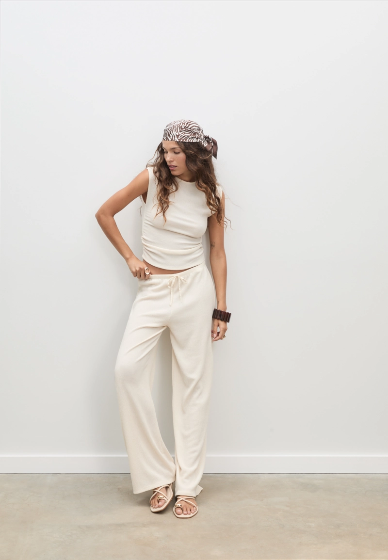 Футболка с мини-рукавами, сборками и текстурой