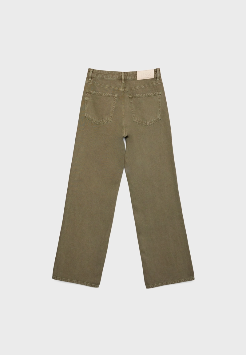 D92 Джинсы прямого широкого кроя