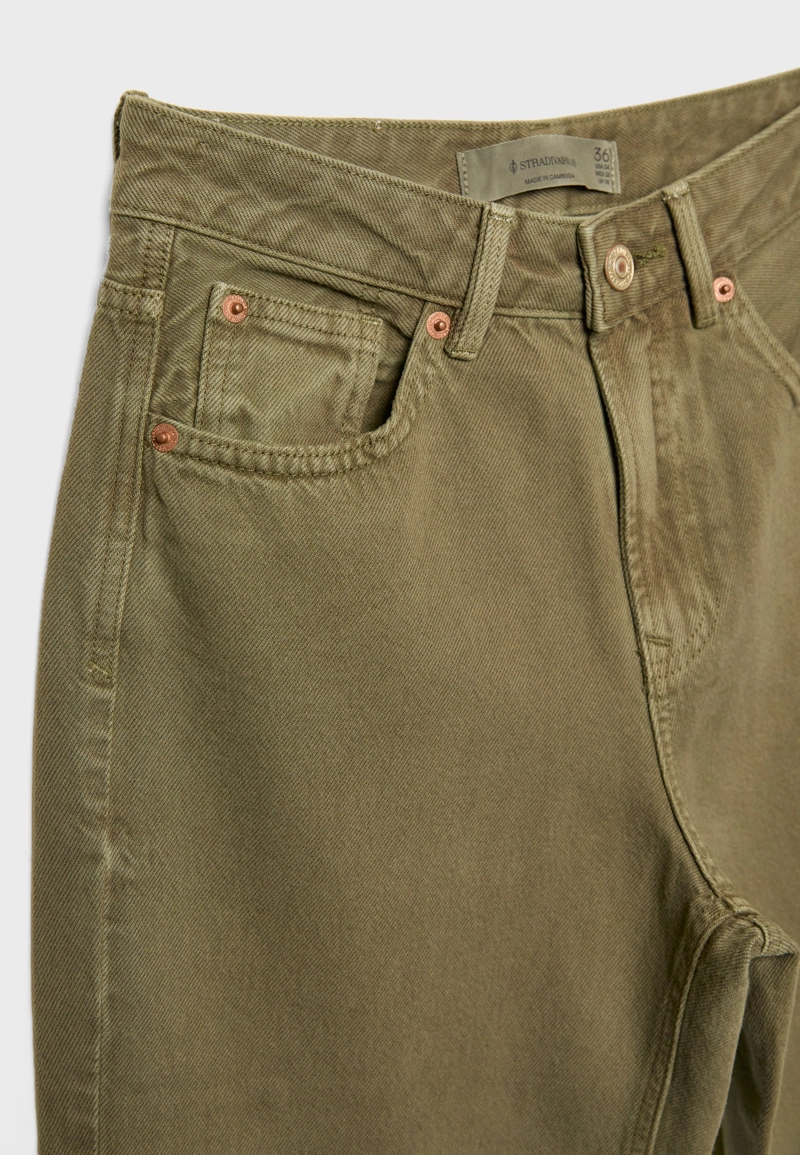 D92 Джинсы прямого широкого кроя