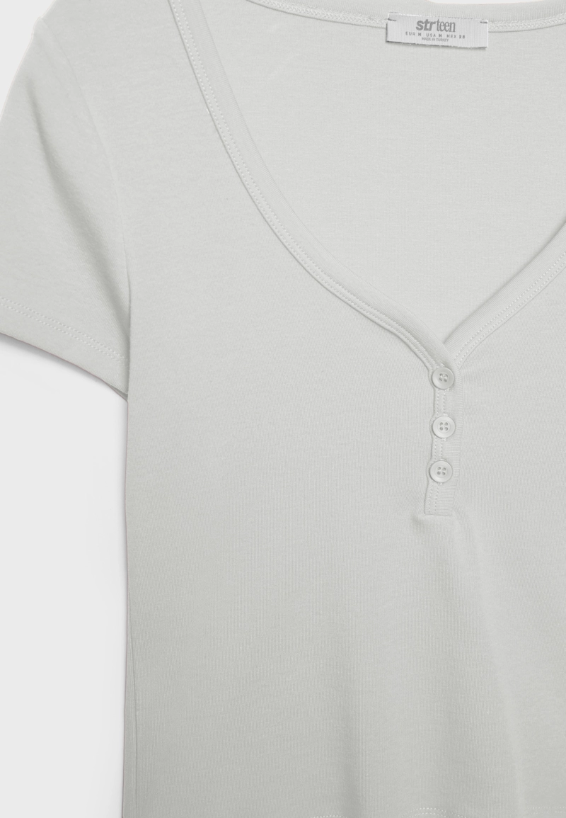 Футболка с короткими рукавами и пуговицами