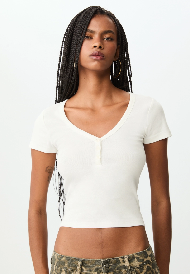 Футболка с короткими рукавами и пуговицами