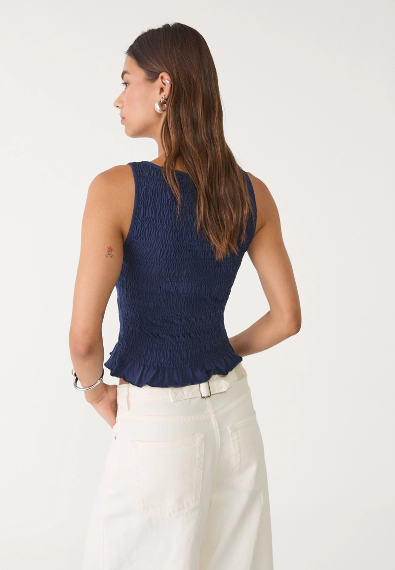 Футболка с оборками и сборками