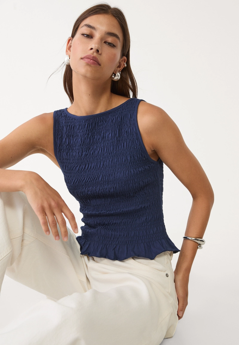 Футболка с оборками и сборками