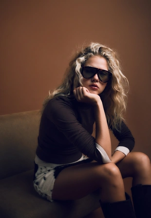 Базовый свитер гладкой вязки с высоким воротником- Заказать в России