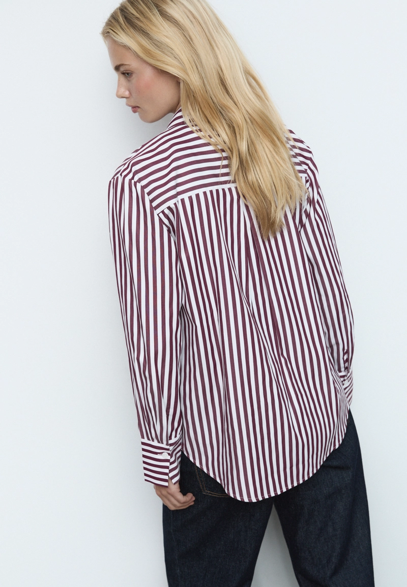 Базовая рубашка в полоску из поплина с карманом