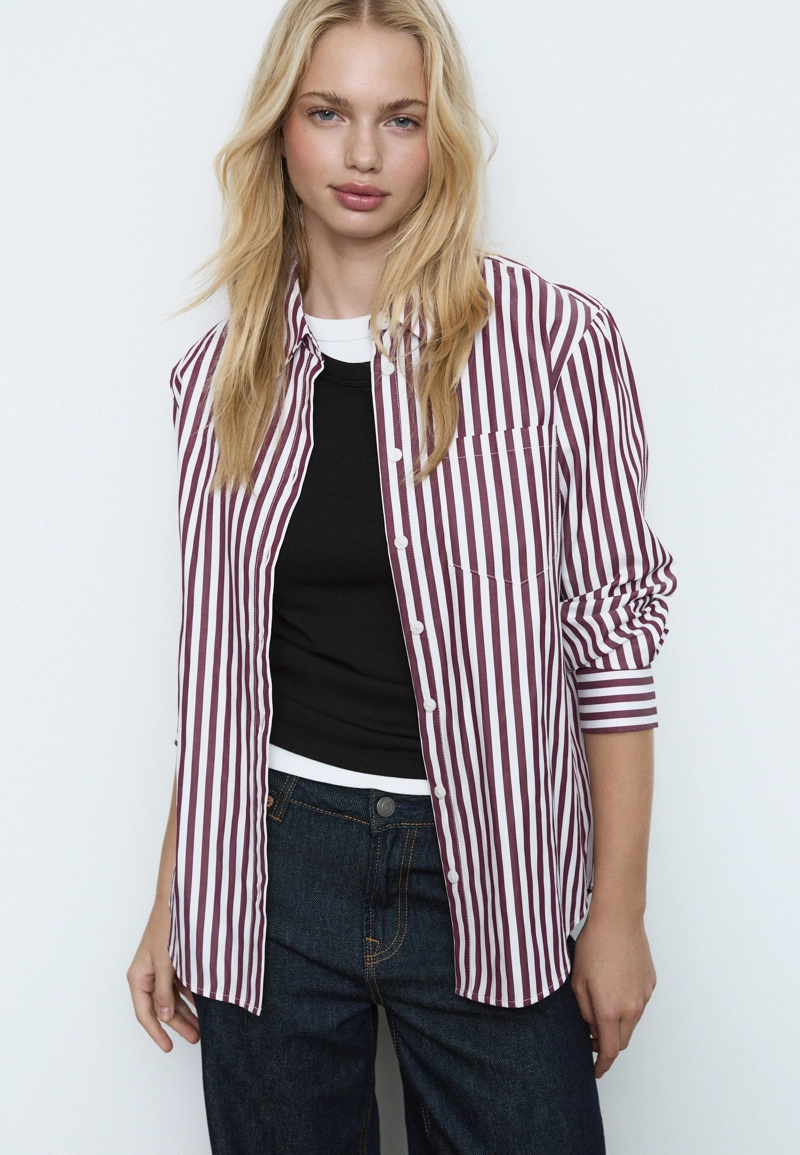 Базовая рубашка в полоску из поплина с карманом