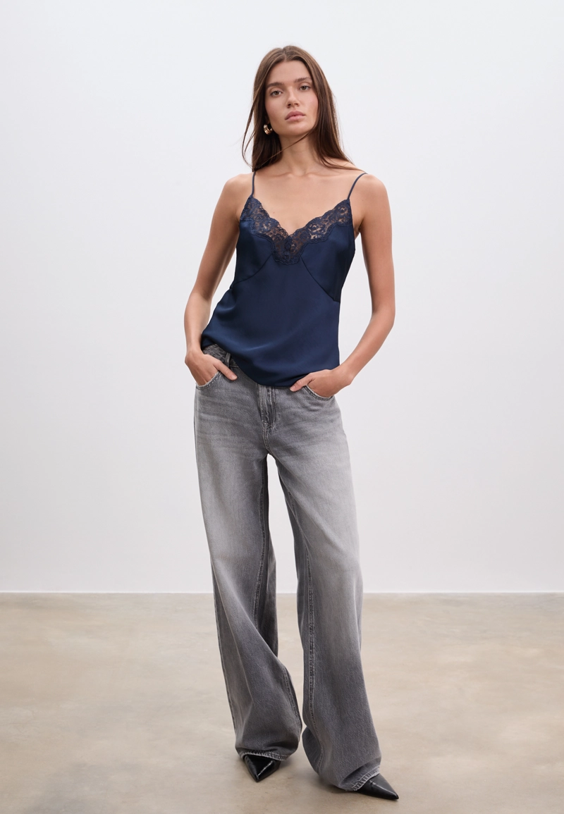 Атласный топ с кружевом