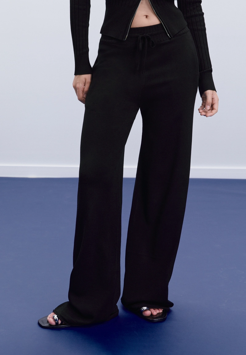 Длинные трикотажные брюки