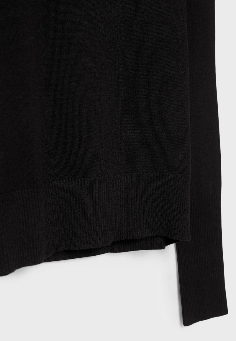 Трикотажный свитер с высоким воротом