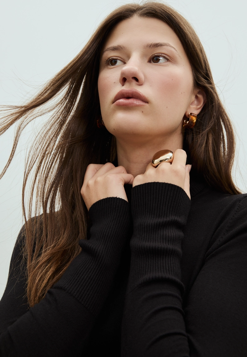 Трикотажный свитер с высоким воротом