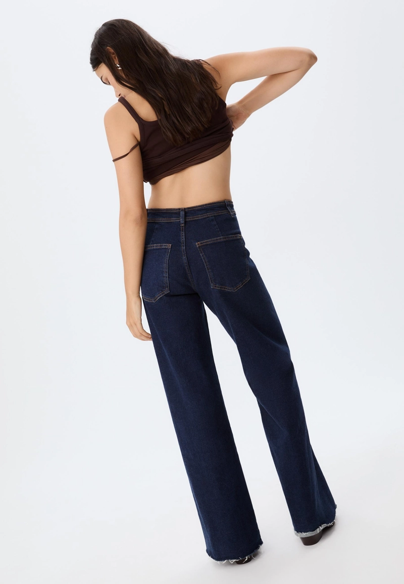 Джинсы D63 свободного кроя с декоративной строчкой