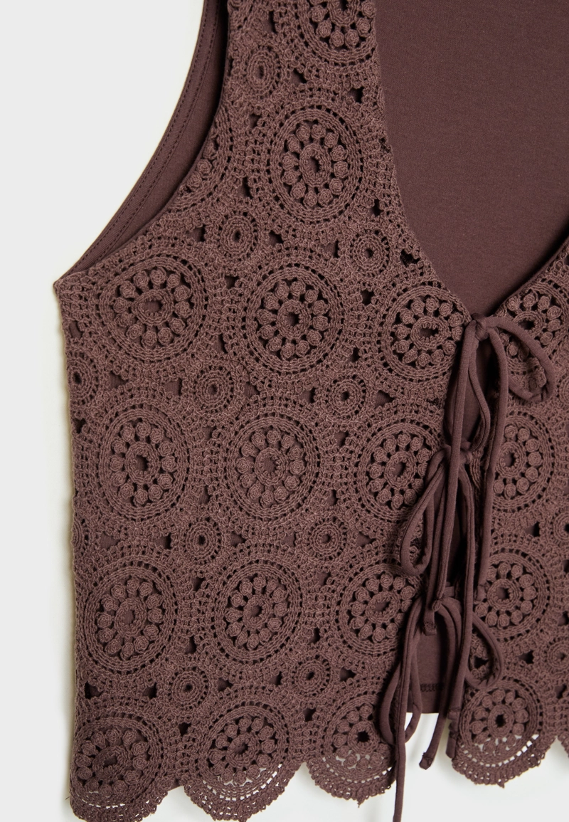 Комбинированный жилет крючком