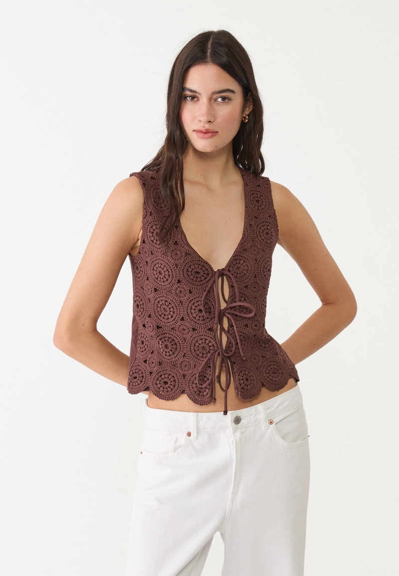 Комбинированный жилет крючком