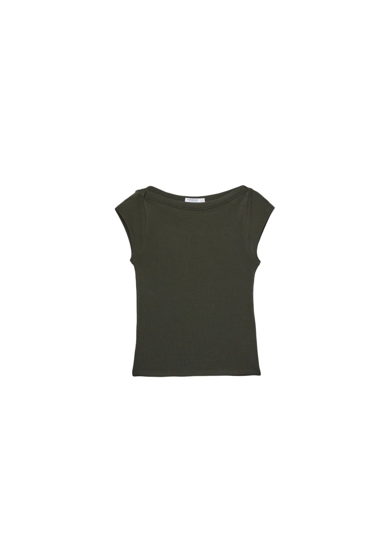 Базовая футболка с вырезом «лодочка»