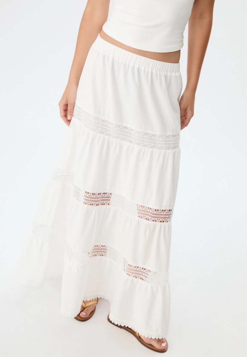 Длинная юбка с кружевными вставками
