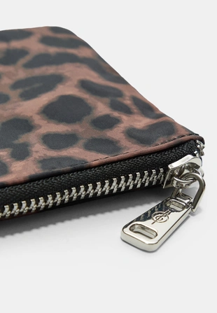 Косметичка на молнии с леопардовым принтом- Заказать в России