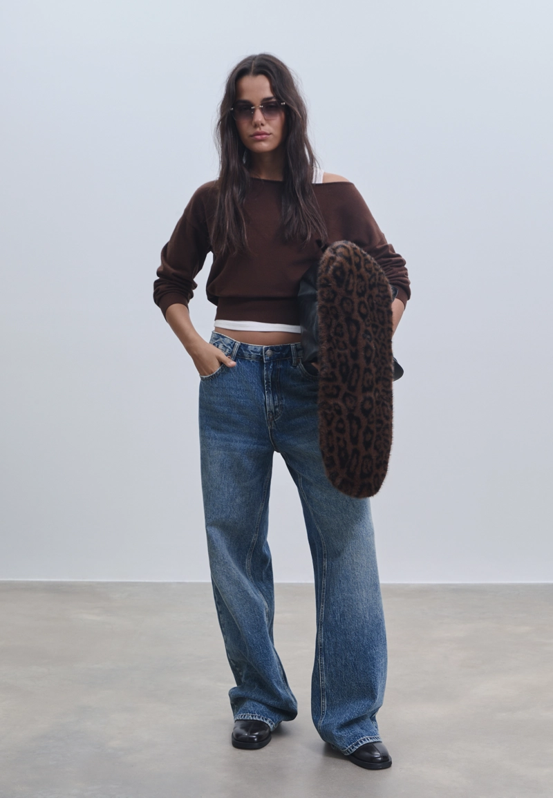 Трикотажный свитер с вырезом «лодочка»