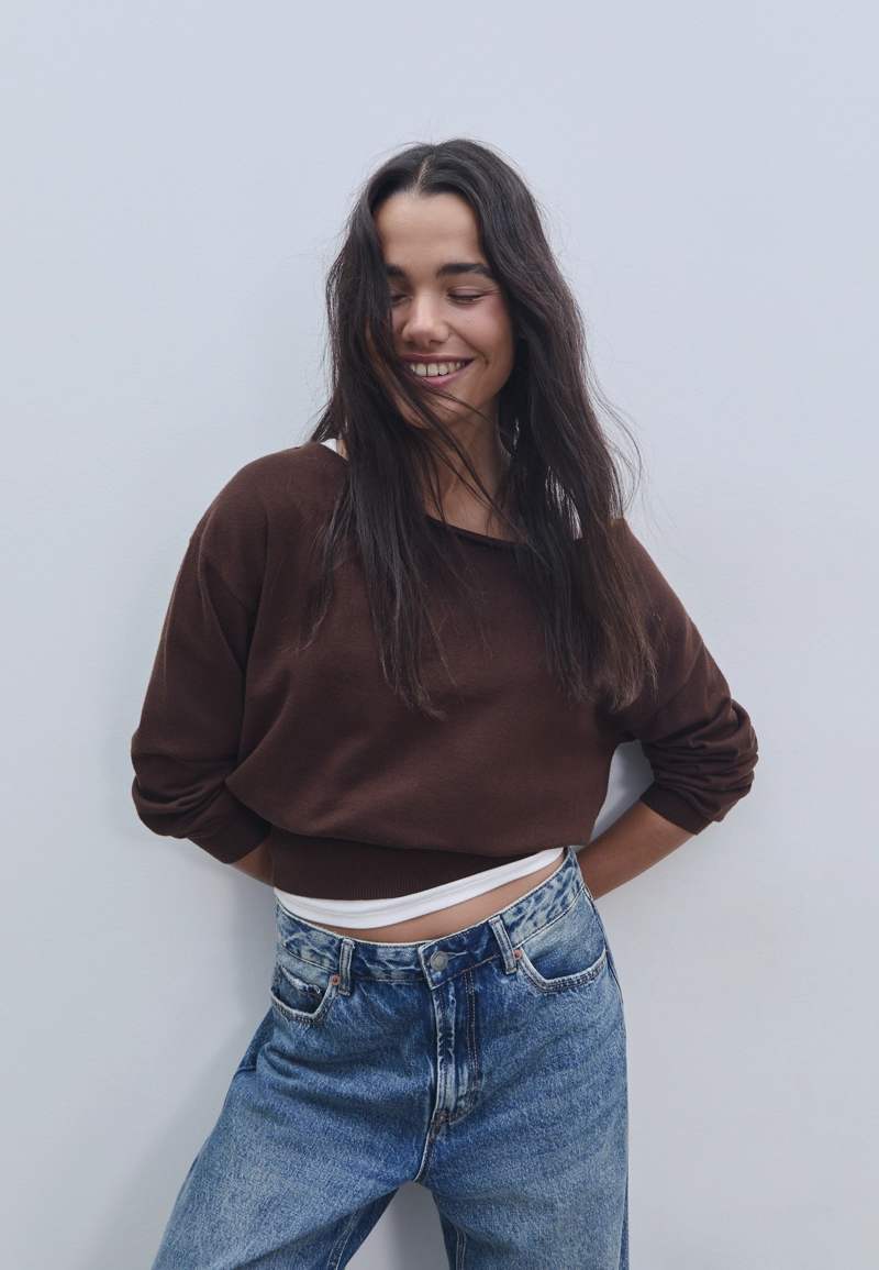 Трикотажный свитер с вырезом «лодочка»