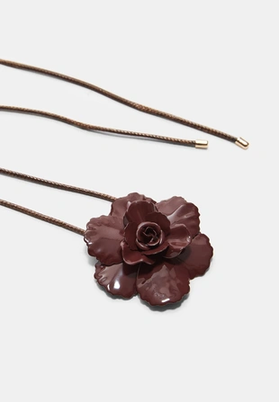 Ожерелье на шнурке с металлическим цветком- Заказать в России