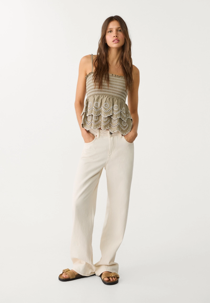 Топ с оборками и вышивкой