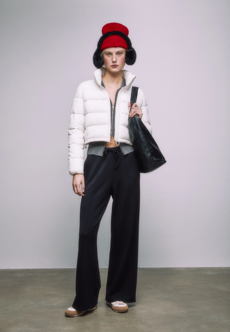 Стеганая куртка с высоким воротником