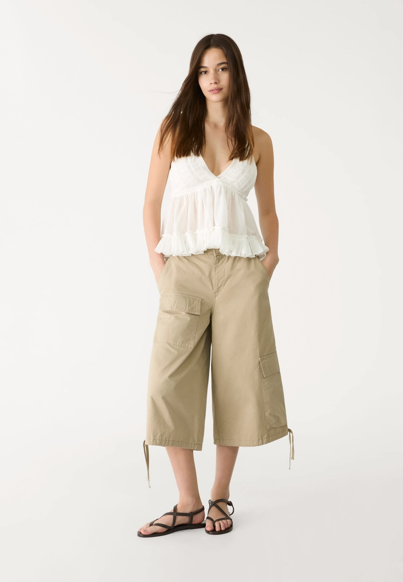 Легкий топ с вышивкой и горловиной халтер