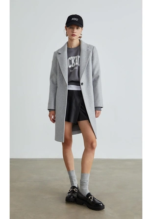 Пальто миди на пуговице из мягкой ткани- Заказать в России