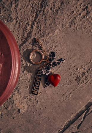 Брелок в форме сердца и бантика- Заказать в России