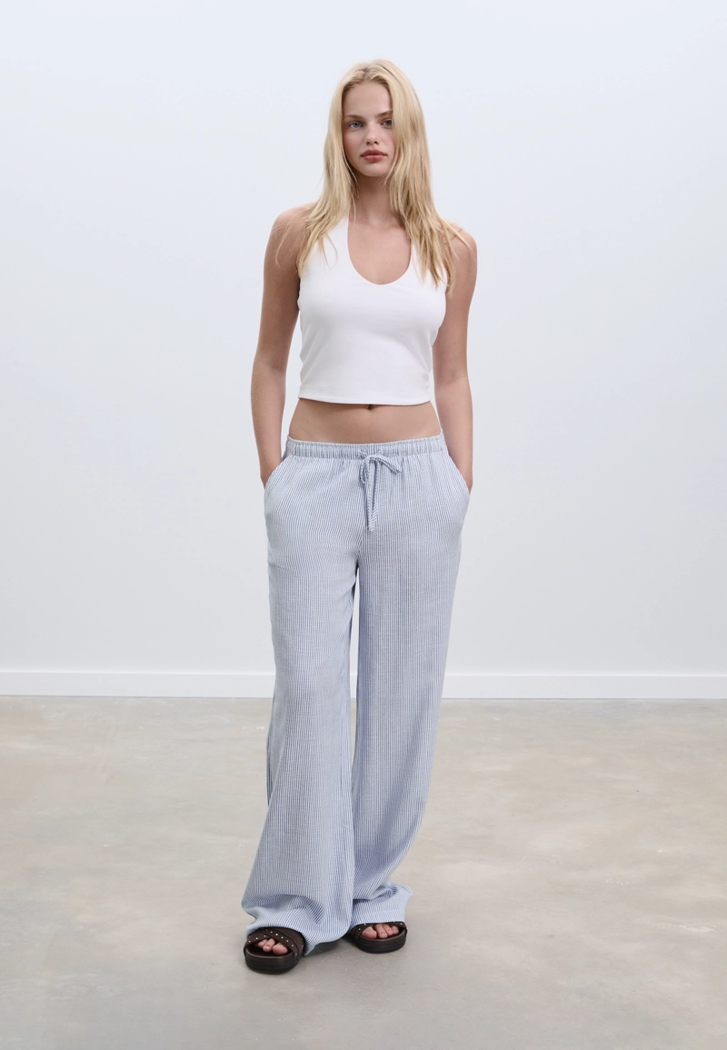 Длинные свободные брюки в полоску с льняной тканью