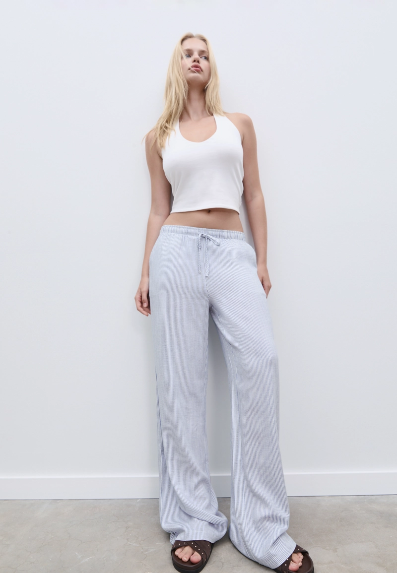 Длинные свободные брюки в полоску с льняной тканью