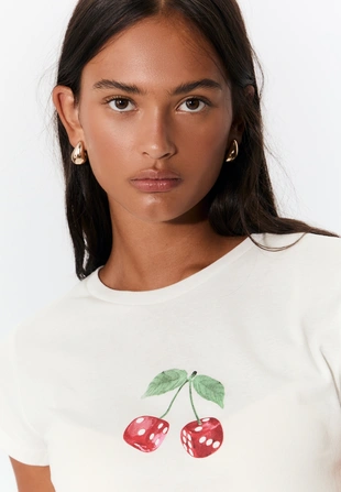 Облегающая футболка с принтом- Заказать в России