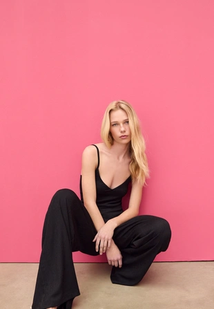 Длинный струящийся комбинезон на бретелях- Заказать в России