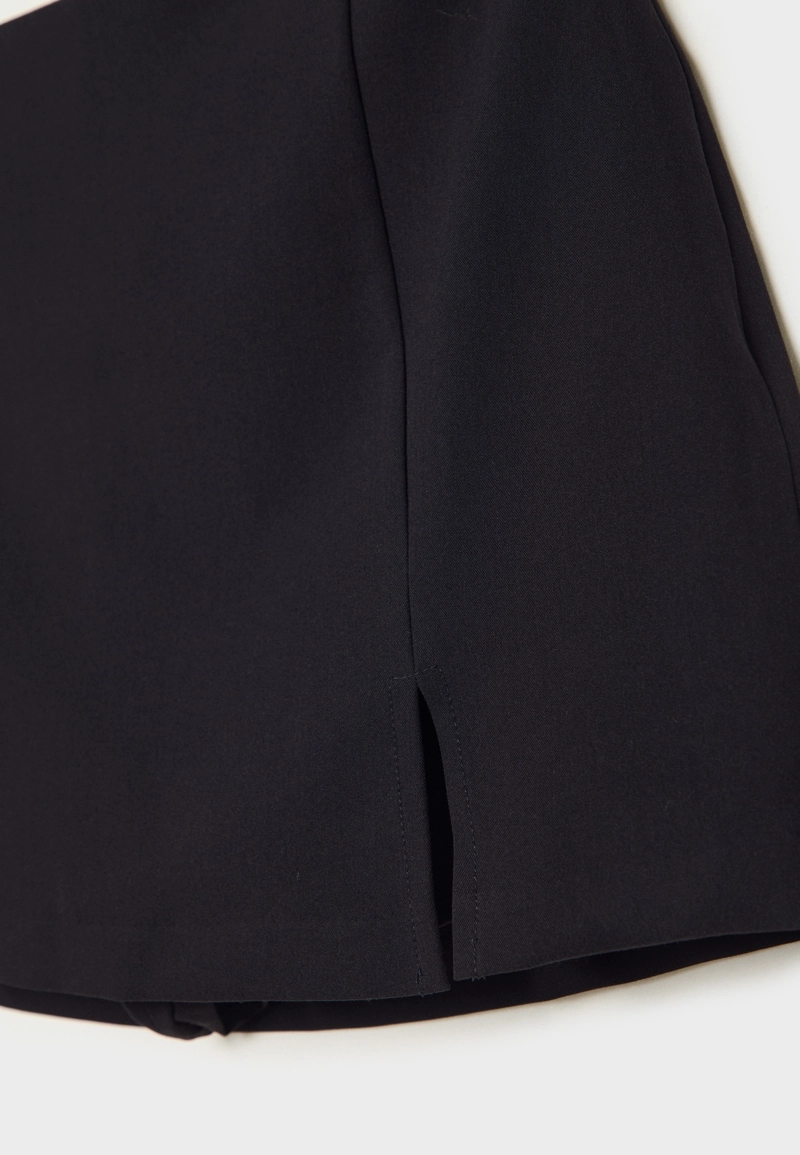 Юбка-шорты с разрезом сбоку