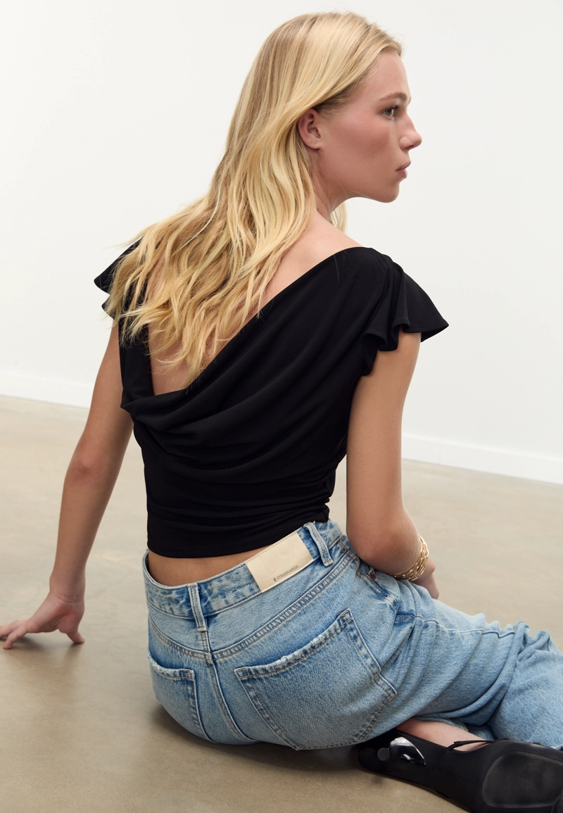 Топ с открытой спиной и оборками